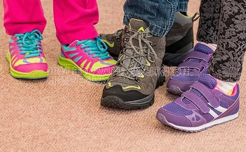 米兰app官网登录京东2024 年时尚风尚：尖头网格凉鞋，
引领夏日街头