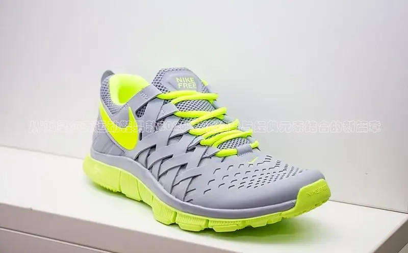 从\'鸿星尔克运动鞋男款2025\'潮流趋势与经典元素结合的新篇章